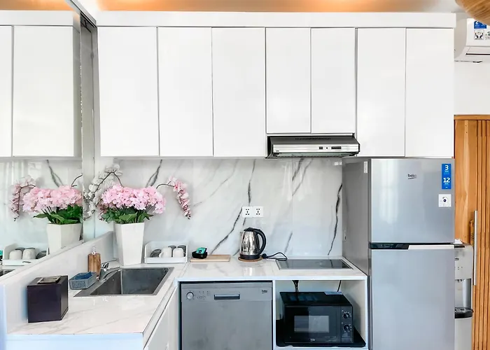 Вилла 1 Bedroom Loft 360 By Lensa Hospitality Семиньяк