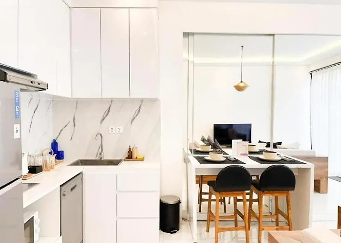 Вилла 1 Bedroom Loft 360 By Lensa Hospitality Семиньяк